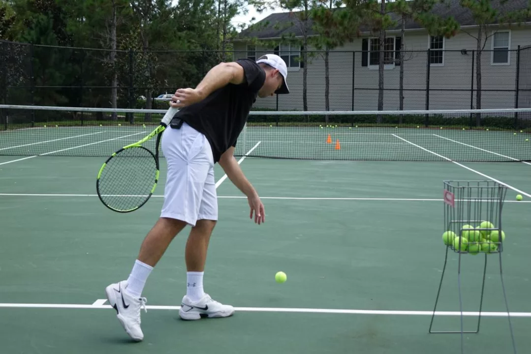 Could an amateur return a pro tennis player's serve?